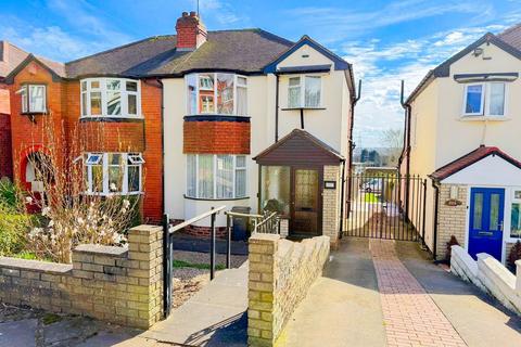3 bed property, in Kingsbury Road, £290,000