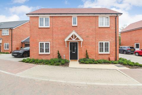 4 bed property, in Nurseries View, £525,000