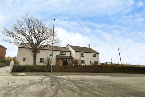 4 bed property, in Snydale Hill Farm, £695,000
