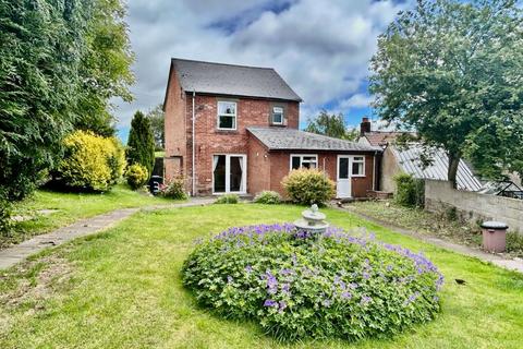 2 bed property, in High Street, £375,000