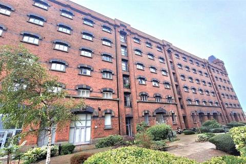 1 bed property, in Dock Road, £50,000