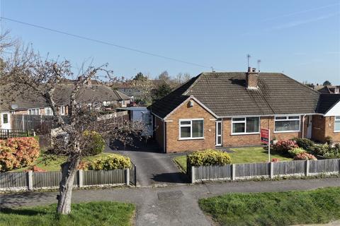 2 bed property, in Ridgewood Drive, £270,000