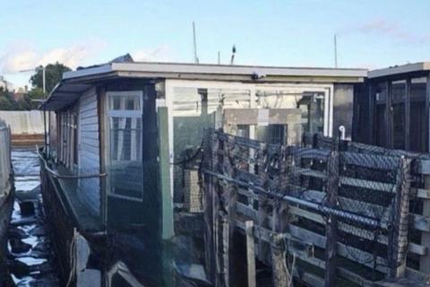 2 bed property, in Maran House Boat, £50,000