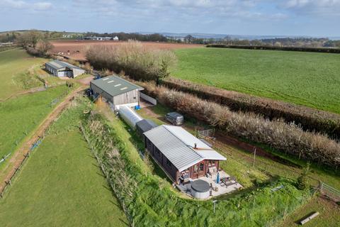 4 bed property, in Staple Cross, £725,000