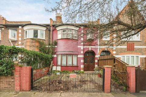 4 bed property, in Dordrecht Road, £800,000