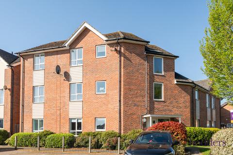 2 bed property, in Roakes Avenue, £275,000