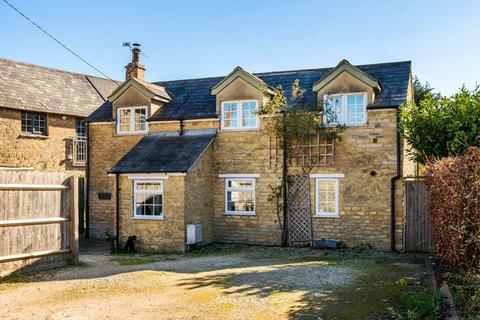 3 bed property, in Manor Road, £365,000