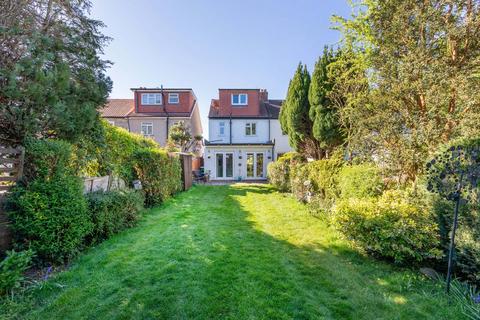 4 bed property, in New Road, £575,000