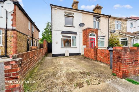 2 bed property, in Fruen Road, £390,000