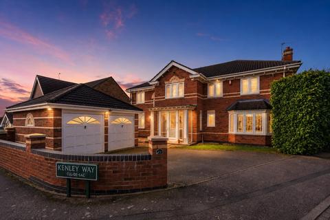 5 bed property, in Rothwell Drive, £800,000