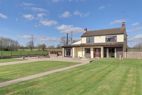 3 bed property, in Kents Green Road, £650,000