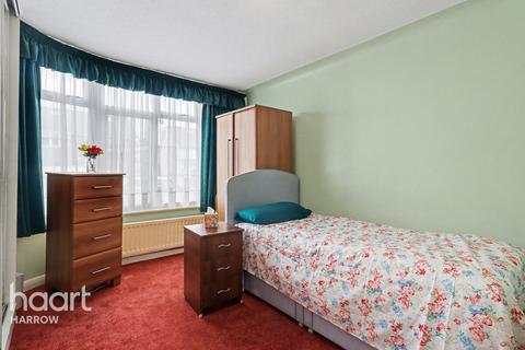 1 bed property, in Arundel Drive, £250,000