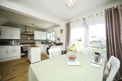 3 bed property, in Buckland Road, £230,000
