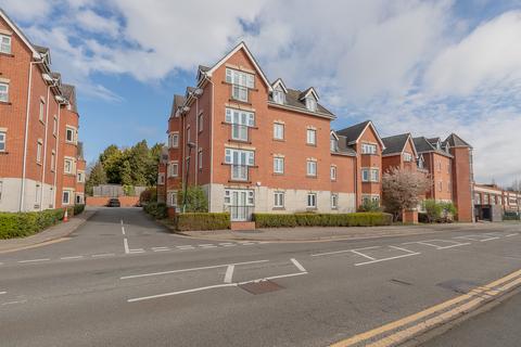 2 bed property, in Southfield Road, £105,000