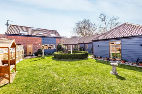 6 bed property, in A Distinguished Period Home in Trunch, £625,000