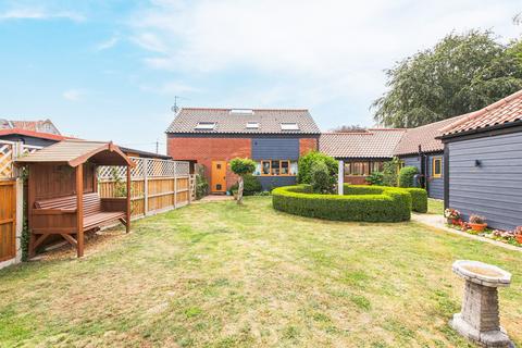 6 bed property, in A Distinguished Period Home in Trunch, £625,000