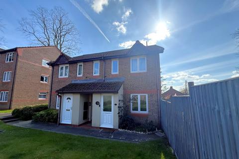 1 bed property, in Nutfield Court, £185,000