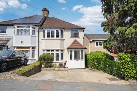 3 bed property, in Vivian Close, £599,950