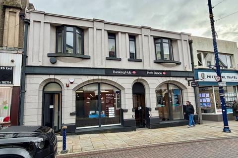 2 bed property, in John Street, £250,000