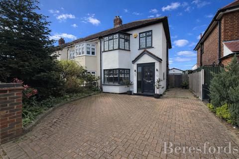 3 bed property, in Haynes Road, £625,000