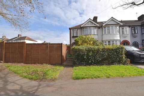3 bed property, in Hale End Road, £850,000