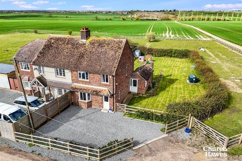 3 bed property, in East Ware Cottages, £425,000
