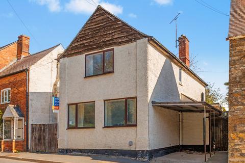 3 bed property, in Fant Hill, £290,000