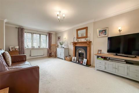 3 bed property, in Mayfair Close, £785,000