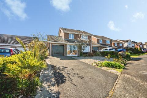 3 bed property, in Mendip Avenue, £350,000