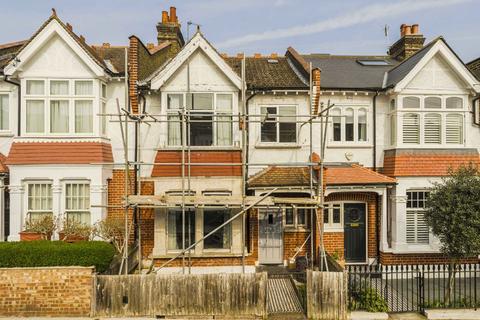 3 bed property, in Fircroft Road, £900,000