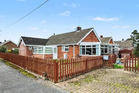2 bed property, in Rookery Close, £264,995