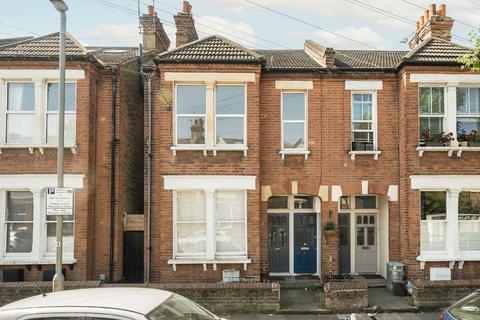 2 bed property, in Glasford Street, £530,000