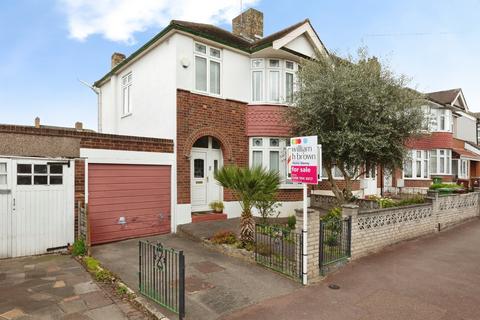 3 bed property, in Manor Road, £650,000