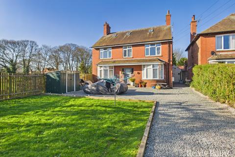 3 bed property, in Marton Road, £180,000