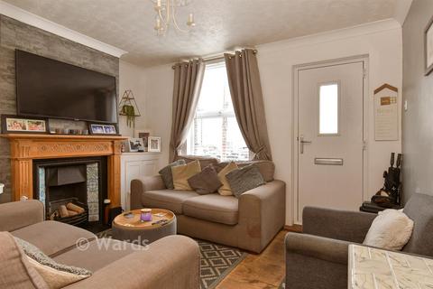 4 bed property, in Charlotte Street, £240,000