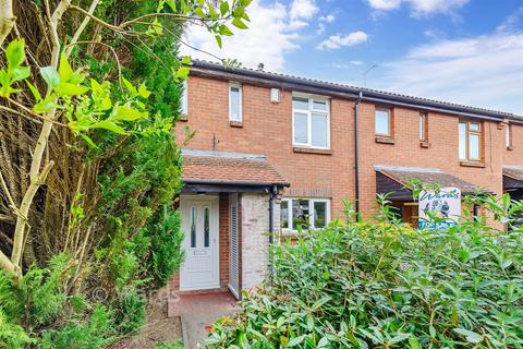 3 bed property, in Seven Acres, £300,000