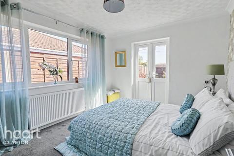 3 bed property, in Beacon Way, £400,000