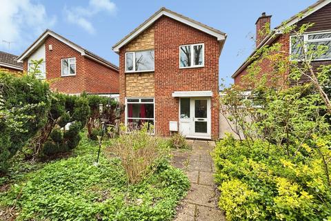 3 bed property, in Distel Close, £290,000