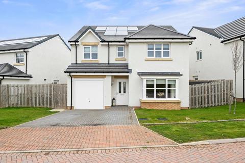 4 bed property, in East Kip Walk, £400,000