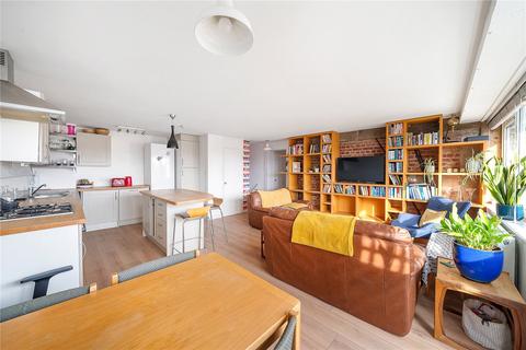 2 bed property, in Bullen Street, £467,500