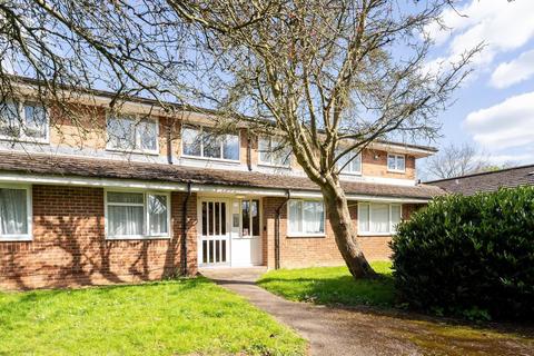 1 bed property, in Russett Wood, £175,000