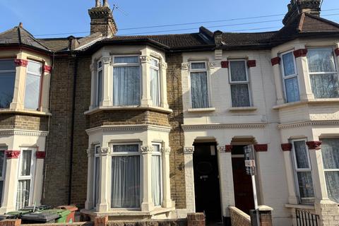 3 bed property, in Lyttelton Road, £795,000