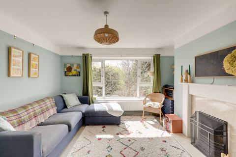 2 bed property, in Southbrook Road, £415,000