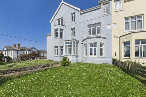 1 bed property, in Bencoolen Road, £175,000