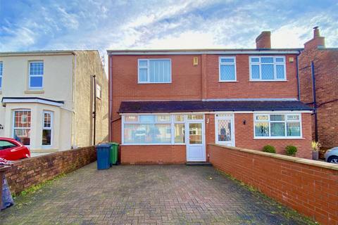 2 bed property, in Compton Road, £180,000