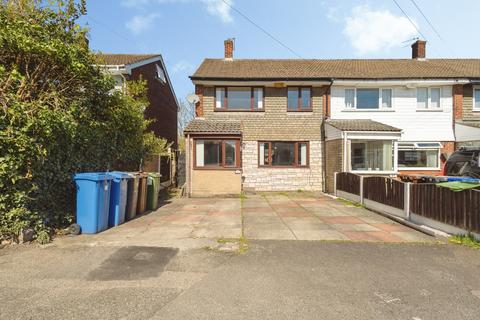 3 bed property, in Turner Street, £200,000