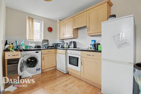 2 bed property, in Watkins Square, £200,000