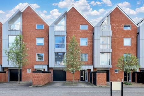 4 bed property, in Brewers Lane, £565,000