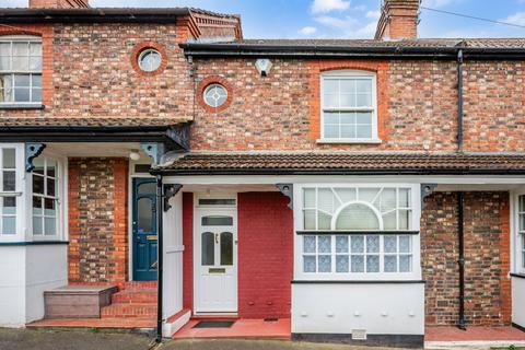 2 bed property, in Ansell Road, £425,000