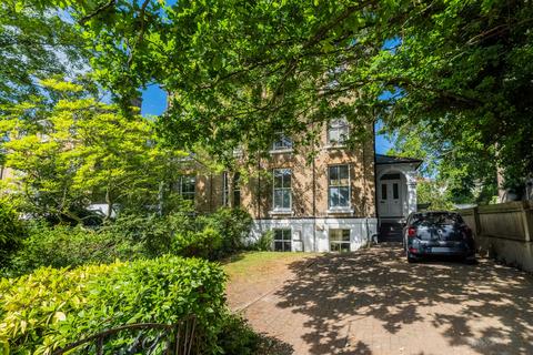 1 bed property, in Granville Park, £400,000